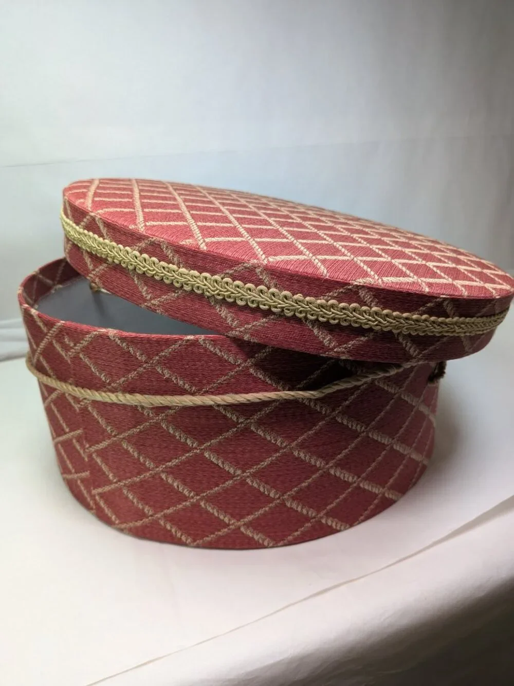 Vintage Red Tan Diamond Trellis Padded Fabric Hat Box Rope Trim Storage 14.5